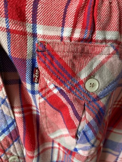 Levi's women ladies shirt in very good condition