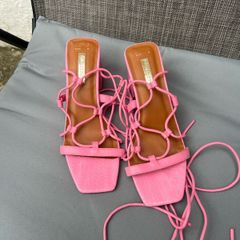 Ladies pink sandals size 4