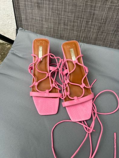 Ladies pink sandals size 4