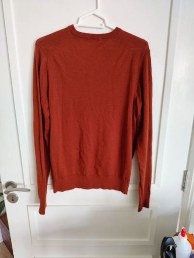 Uniqlo mens jumper 100% wool size medium in very good condition FREE STANDARD POSTAGE INCLUDED