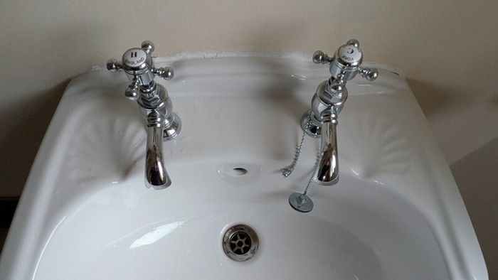 Bathroom sink and pedestal