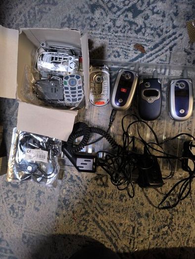 Motorola flip phones with accessories