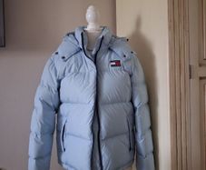 Tommy Hilfiger puffer jacket M BNWT