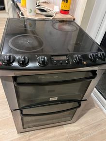 Freestanding oven