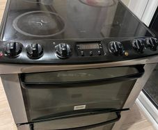 Freestanding oven