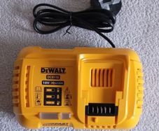 DeWalt dcb118 Charger