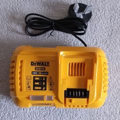 DeWalt dcb118 Charger (New)
