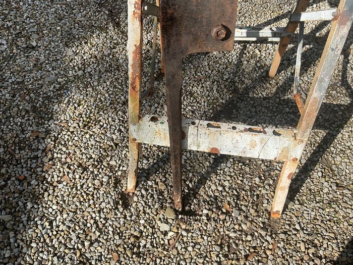 Vintage leg vise
