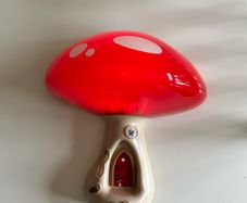 Fairy door: mushroom night light / decoration. Touch on/off function on door.