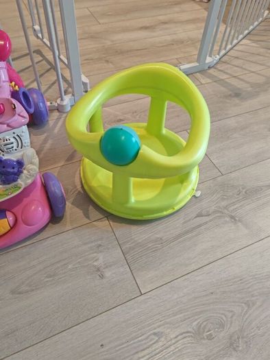 walker and bath seat