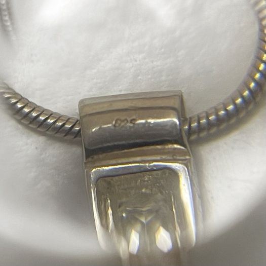 Beautiful sterling silver necklace with sparkling gemstones