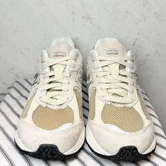 New Balance 2002R