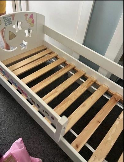 Toddler bed