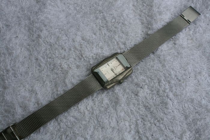 Vintage Sekonda and Lava women's watches (watches work fine)