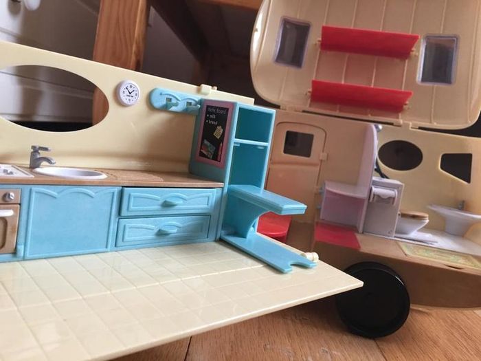 Sylvanian Families Caravan Holiday Home Brand New