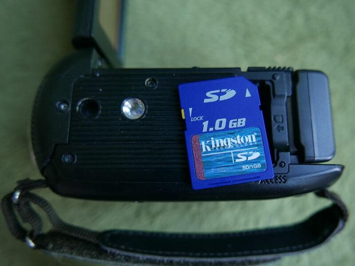 Panasonic HC-V160 Camcorder HD 8.9MP 77X Zoom + SD Card Tested