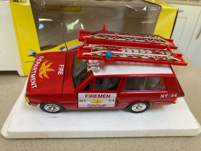 Range Rover NY airport Fire Department 1/24 rare Burago