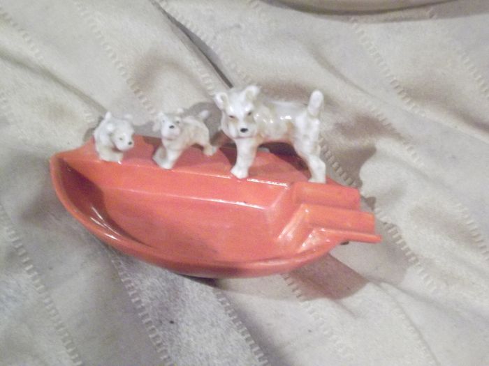 a vintage 1930 ash tray with a dog and two puppys