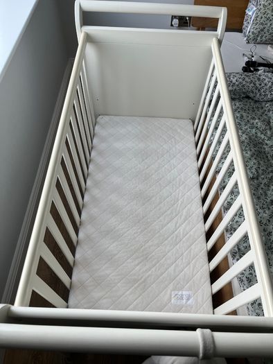 Beautiful Mamas Papas Cot Bed with Mattress in Excellent Condition