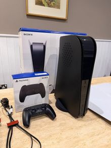 PS5 Disc Edition 825GB - Black and White Plates