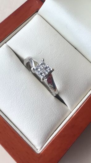 18ct white gold Diamond quad solitaire 4 claw size M original cost 1,795