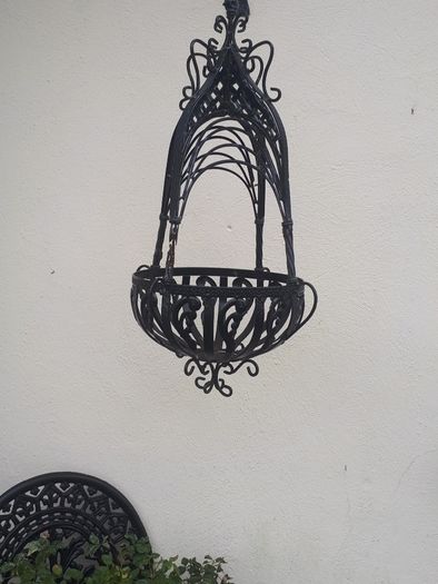 outdoor hanging baskets with brackets