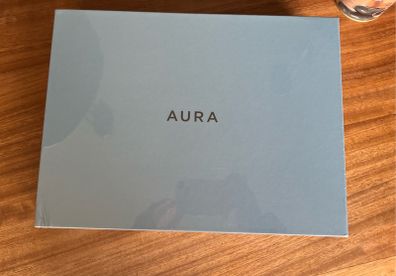 Aura digital photo frame