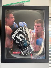 Ricky Hatton signed glove
