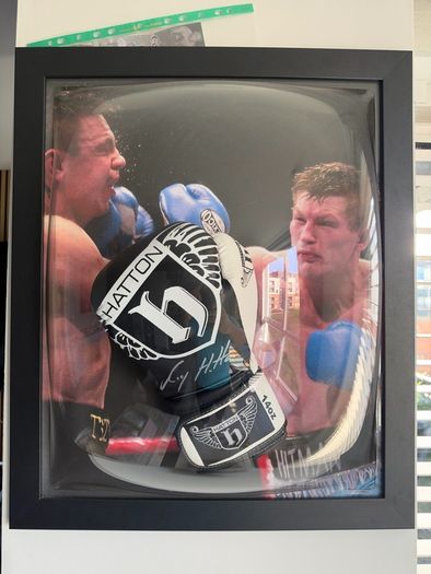 Ricky Hatton signed glove