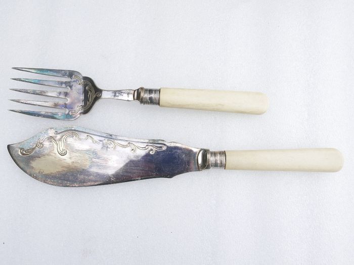 Vintage Boxed Silver Plated Set of Faux Bone Handled Fish Servers