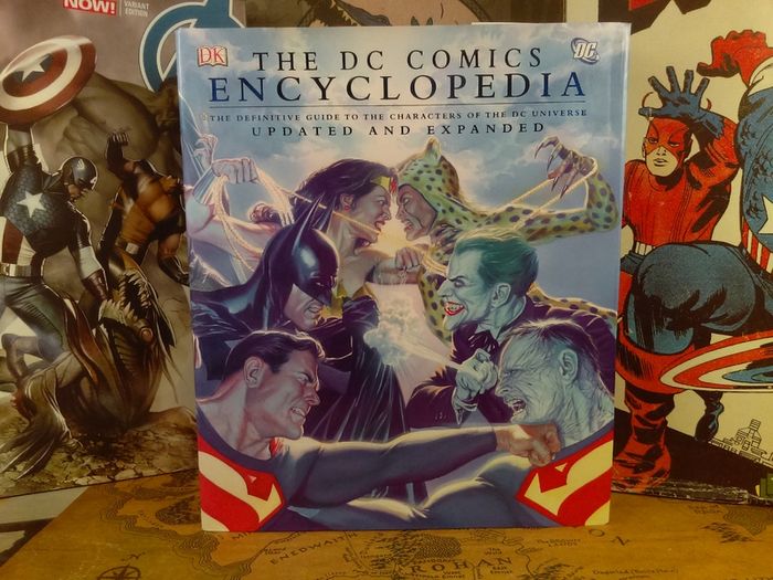The DC Comics Encyclopedia ! The Definitive Guide To The Characters Of The DC Universe ! Beautiful Hardback !