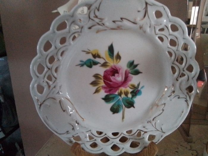 Reticulated Plate