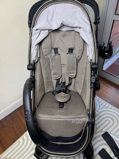 Full Egg 3 travel system Cybex car seat and isofix base