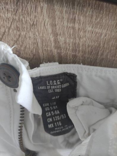 H&m white shorts 5/6 years like   new worn once