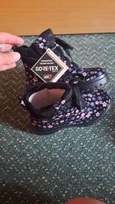 Girls shoes