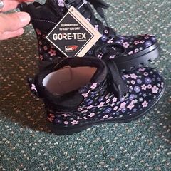 Girls shoes
