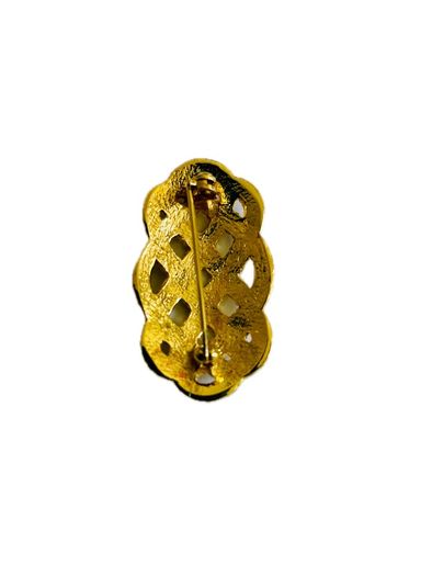 Cable Brooch