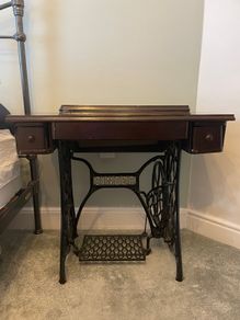 Singer table
