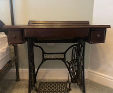 Singer table