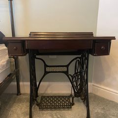 Singer table