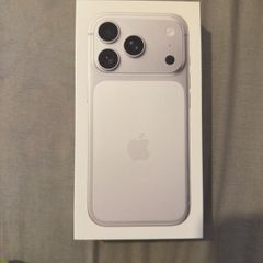Apple Iphone 17 Pro (256 GB Silver Sealed Box)