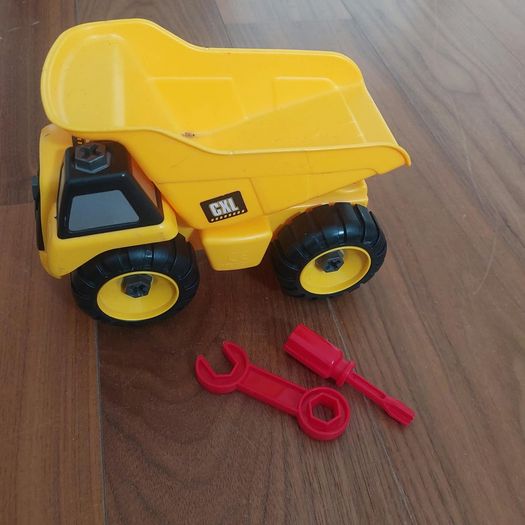 CXL yellow toy dump truck with tools
