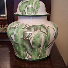 Large decorative Urn/vase