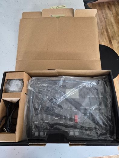 Zoom R8 Recorder/Sampler/Interface/Controller