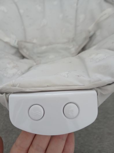 Baby bouncer with vibration and music