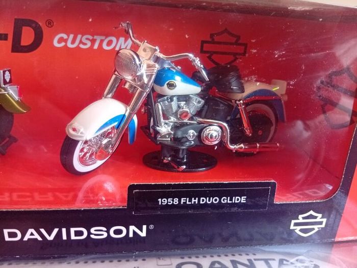 Harley Davidson Motorbike Model Set