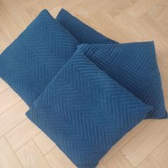 4 velvet cushions