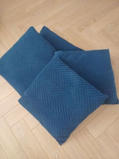 4 velvet cushions