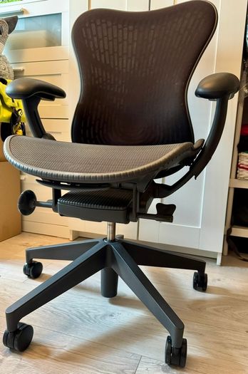 Herman Miller Mirra 2 Ergonomic Office Chair Great Condition