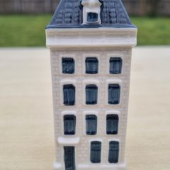 KLM House 74, a miniature house made of Delft Blue ceramic